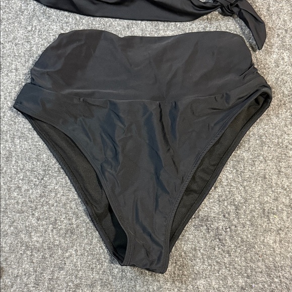 Black One-Shoulder Bikini Set - Picture 5 of 7